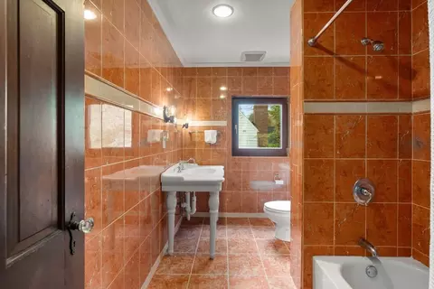 Bath - 110 Wallis Rd, Brookline, MA 02467 photo 2 of 3