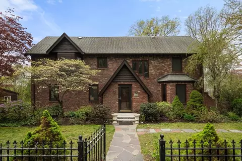 110 Wallis Rd, Brookline, MA 02467