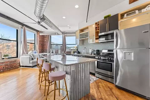 281 Essex St #306, Salem, MA 01970