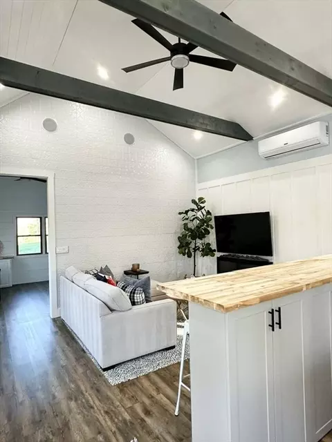 Living - 37 Putnam Hill Rd, Sutton, MA 01590 photo 4 of 4