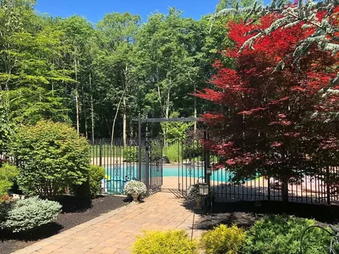 Exterior - 37 Putnam Hill Rd, Sutton, MA 01590 photo 3 of 6