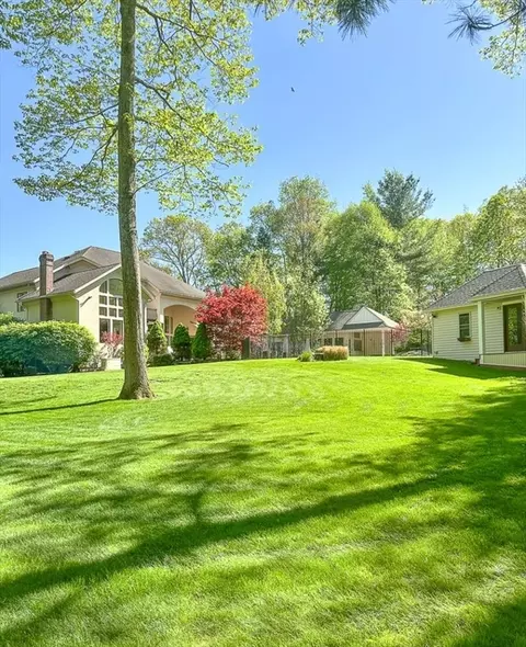 Exterior - 37 Putnam Hill Rd, Sutton, MA 01590 photo 2 of 6