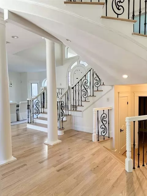 Entry Way - 37 Putnam Hill Rd, Sutton, MA 01590 photo 2 of 6