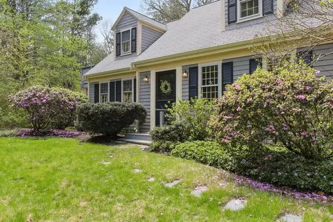 3 Tattler Cir, Bourne, MA 02532