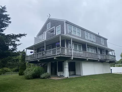12 Dupont Dr, Mattapoisett, MA 02739