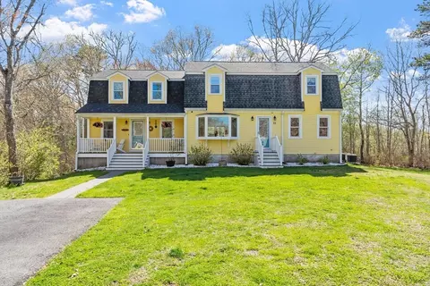 22 Fairfield Dr, Wareham, MA 02571
