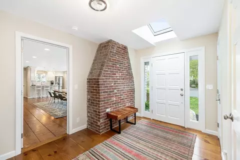 Entry Way - 5 Mount Pleasant Ave, Gloucester, MA 01930 photo 1 of 2