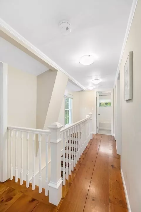 Entry Way - 5 Mount Pleasant Ave, Gloucester, MA 01930 photo 2 of 2