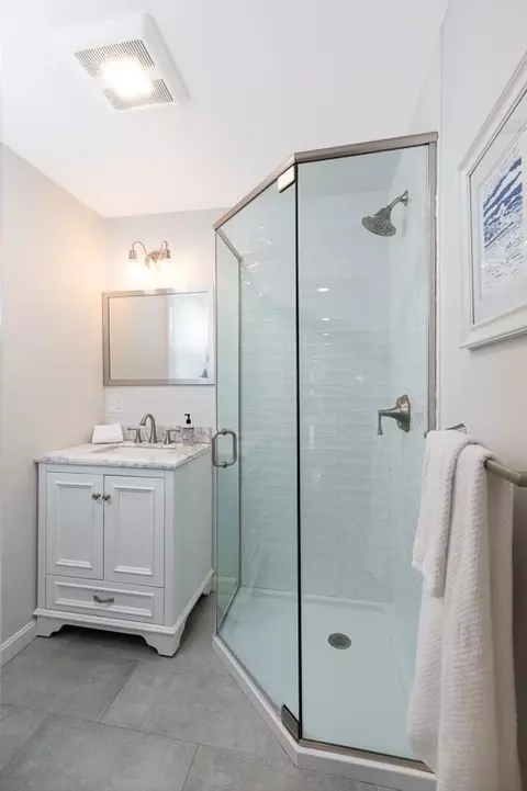 Bath - 5 Mount Pleasant Ave, Gloucester, MA 01930 photo 1 of 5