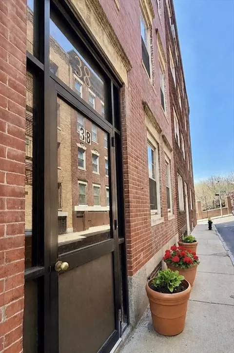 38 Sheafe St, Boston, MA 02113