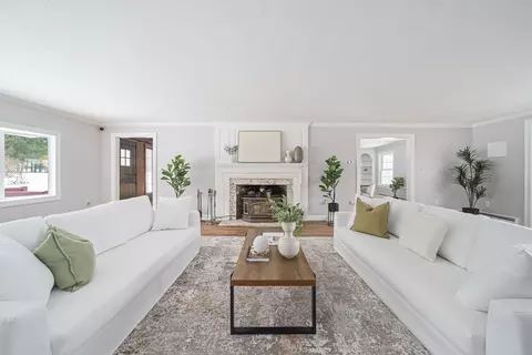 8 Conway Ln, Foxboro, MA 02035