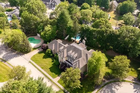 Six Ashley Court, Lynnfield, MA 01940