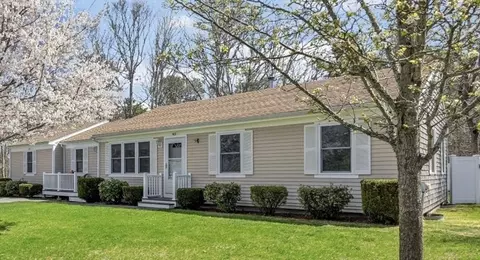 3 Harness Dr, Teaticket, MA 02536