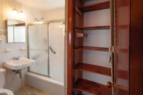 Bath - 17 Mcbride St, Springfield, MA 01104 photo 3 of 3