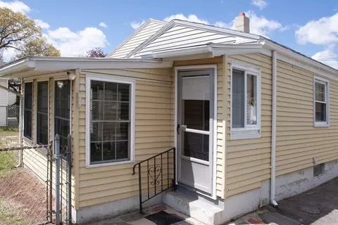 Exterior - 17 Mcbride St, Springfield, MA 01104 photo 5 of 8