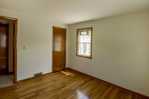 Bedroom - 17 Mcbride St, Springfield, MA 01104 photo 4 of 4