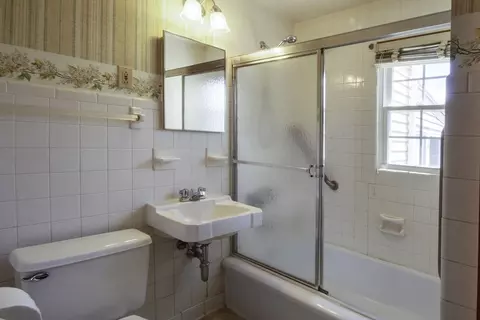 Bath - 17 Mcbride St, Springfield, MA 01104 photo 1 of 3