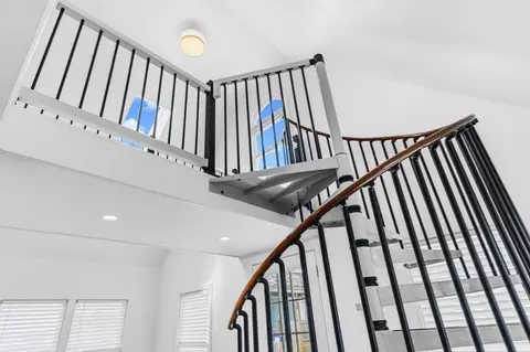 Entry Way - 8 Cottage St, Wareham, MA 02571 photo 6 of 10