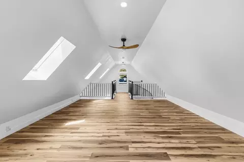 Entry Way - 8 Cottage St, Wareham, MA 02571 photo 9 of 10