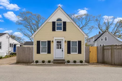 8 Cottage St, Wareham, MA 02571