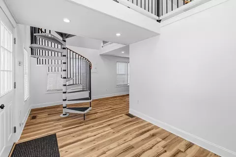 Entry Way - 8 Cottage St, Wareham, MA 02571 photo 1 of 10