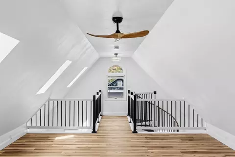 Entry Way - 8 Cottage St, Wareham, MA 02571 photo 8 of 10