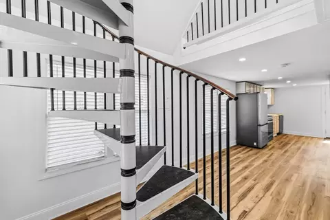 Entry Way - 8 Cottage St, Wareham, MA 02571 photo 2 of 10