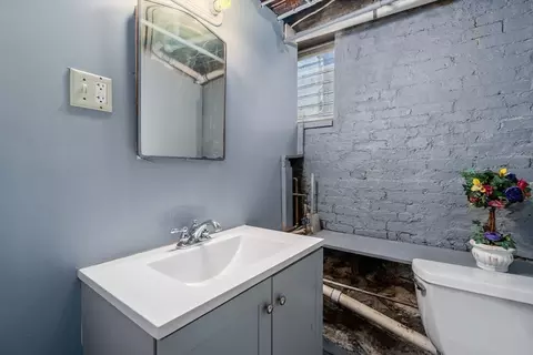 Bath - 155 Grand St, Worcester, MA 01603 photo 3 of 4