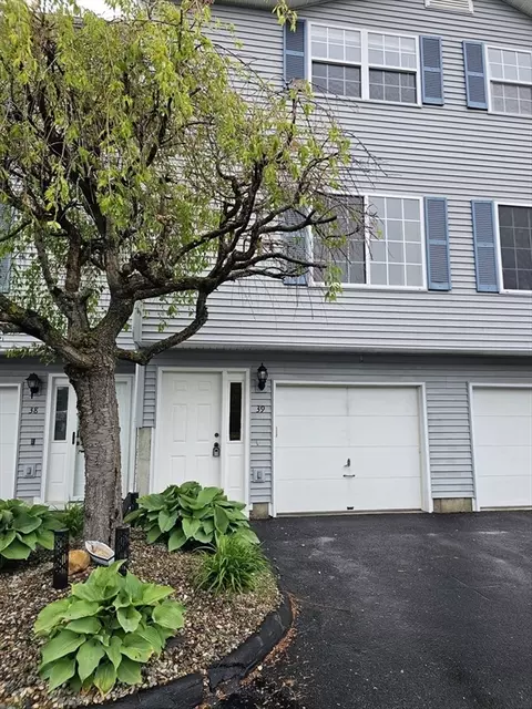 39 Waters Edge #39, Ludlow, MA 01056