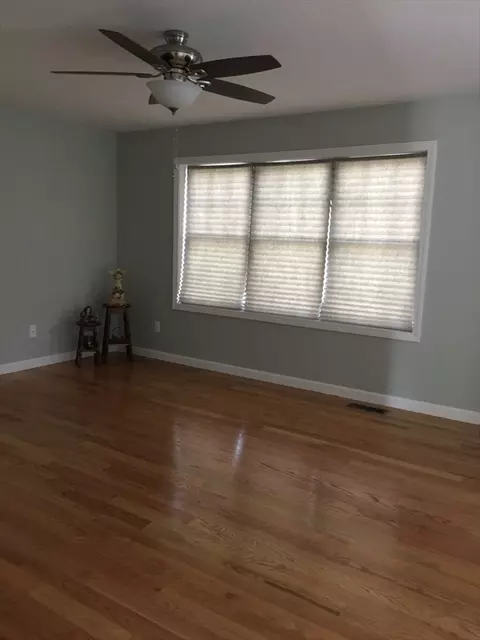 367 County St, Fall River, MA 02723 photo 4