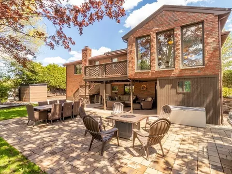 Exterior - 7 Rivers Ln, Stoneham, MA 02180 photo 6 of 8