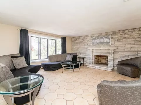 Living - 7 Rivers Ln, Stoneham, MA 02180 photo 1 of 3