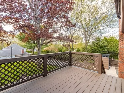 Exterior - 7 Rivers Ln, Stoneham, MA 02180 photo 4 of 8