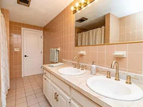Bath - 7 Rivers Ln, Stoneham, MA 02180 photo 1 of 3