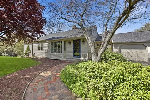 11 Pheasant Hl, Granby, MA 01033