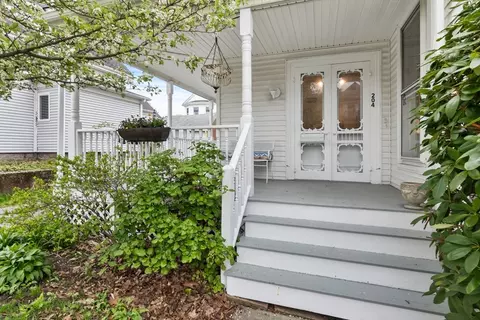 Exterior - 204 Washington St, Gloucester, MA 01930 photo 6 of 11