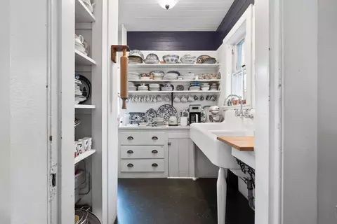 Kitchen - 204 Washington St, Gloucester, MA 01930 photo 5 of 6