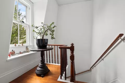 Entry Way - 204 Washington St, Gloucester, MA 01930 photo 3 of 4