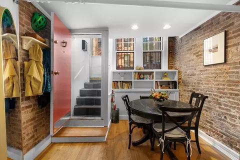 76 Phillips St #A, Boston, MA 02114