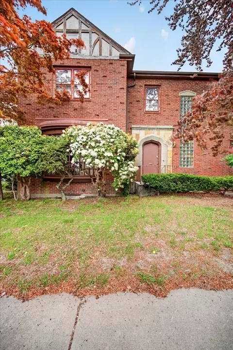 1800 Robeson St, Fall River, MA 02720