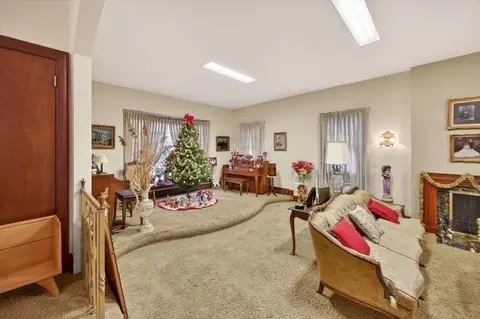 Living - 1800 Robeson St, Fall River, MA 02720 photo 2 of 4