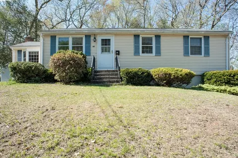 167 Theresa Cir, Whitinsville, MA 01588