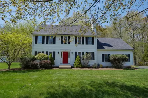 10 Cooper Dr, Franklin, MA 02038