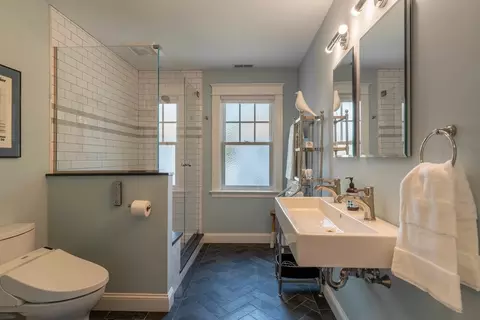 Bath - 66 Maynard Rd, Northampton, MA 01060 photo 2 of 3
