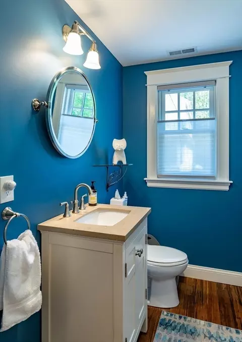Bath - 66 Maynard Rd, Northampton, MA 01060 photo 1 of 3