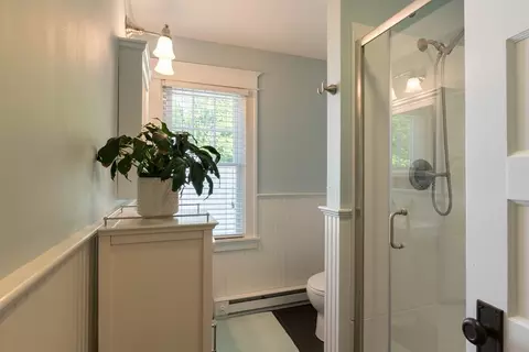 Bath - 66 Maynard Rd, Northampton, MA 01060 photo 3 of 3