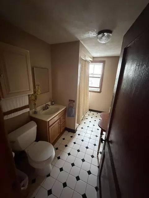Bath - 24-26 Edith Ave, Everett, MA 02149 photo 3 of 4