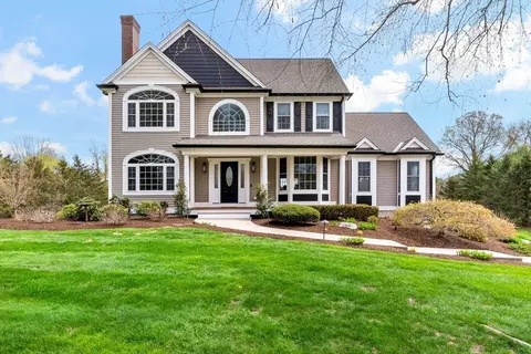 9 Round Farm Rd, Rehoboth, MA 02769