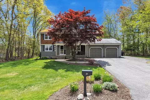 21 Edgewood Rd, Seekonk, MA 02771