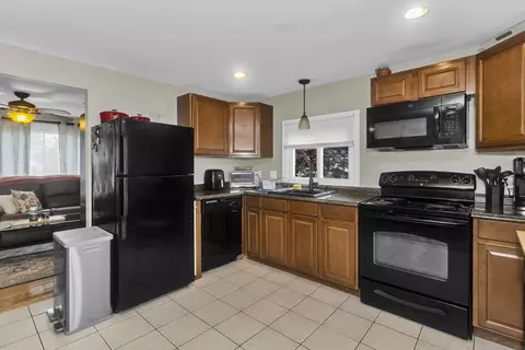 4 Jean Dr, Springfield, MA 01104 photo 18